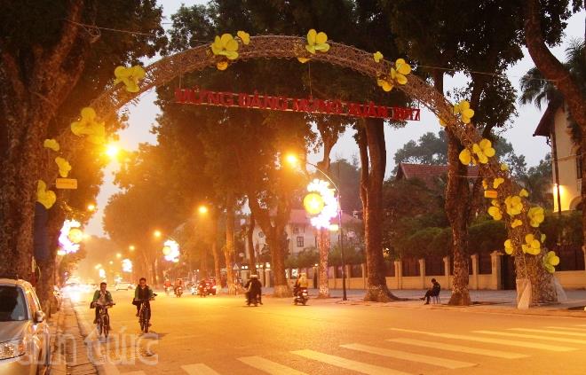 Trang trí phố phường Hà Nội theo từng điểm nhấn ảnh 8